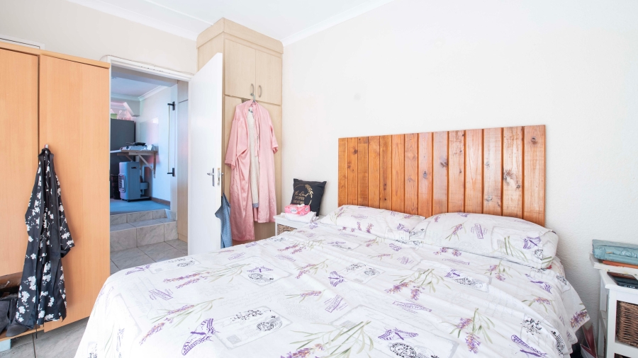 5 Bedroom Property for Sale in Avondale Western Cape